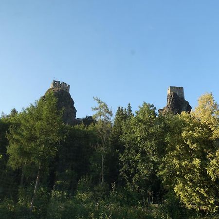 Hotel Trosky Troskovice エクステリア 写真