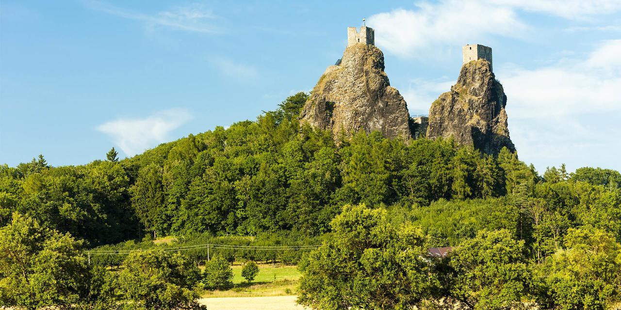 Hotel Trosky Troskovice エクステリア 写真