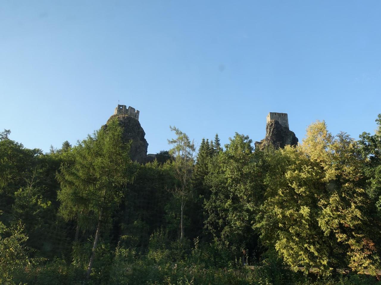 Hotel Trosky Troskovice エクステリア 写真