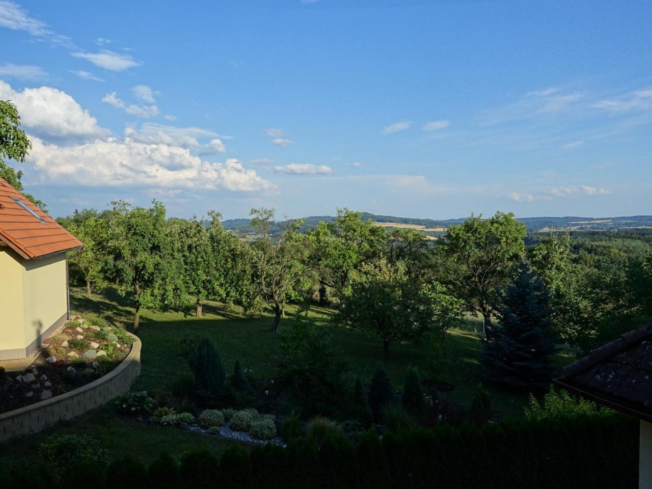 Hotel Trosky Troskovice エクステリア 写真